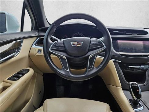 Used 2017 Cadillac XT5 FWD image 11