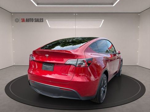 Used 2024 Tesla Model Y Long Range AWD/4WD image 5
