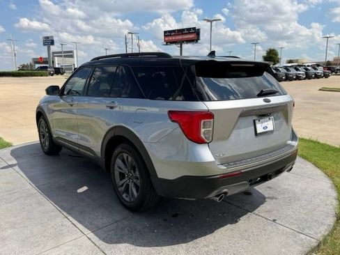 Used 2023 Ford Explorer XLT w/ Equipment Group 202A RWD image 5