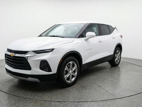 Used 2025 Chevrolet Blazer LT image 3