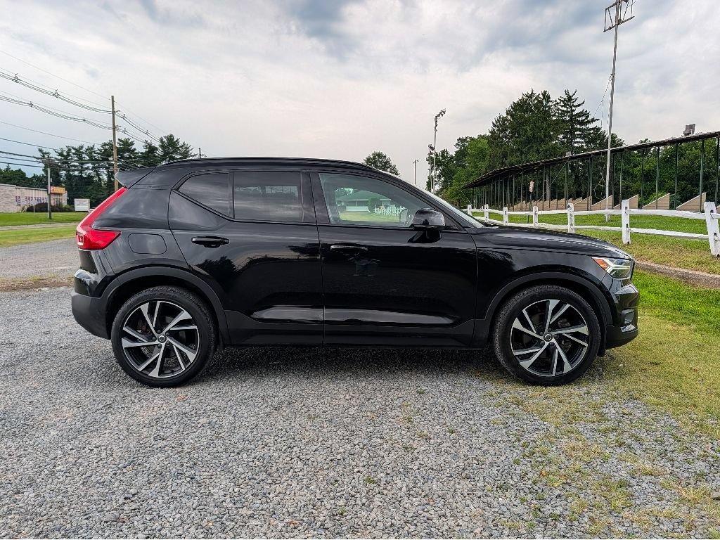Used 2020 Volvo XC40 T5 R-Design w/ Protection Package Premier AWD/4WD image 4