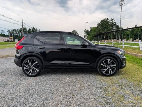 Used 2020 Volvo XC40 T5 R-Design w/ Protection Package Premier AWD/4WD image 4