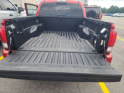 Used 2019 Toyota Tacoma TRD Sport AWD/4WD image 13