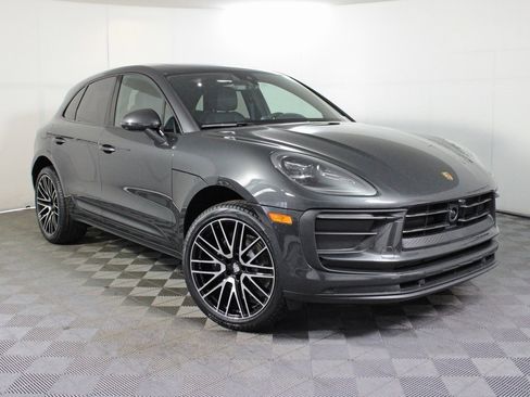 Used 2025 Porsche Macan image 9