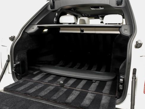 Used 2022 Rolls-Royce Cullinan Black Badge image 45