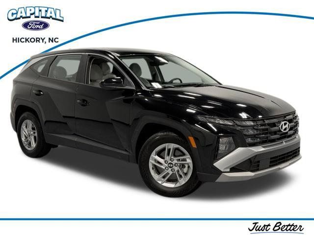 Used 2025 Hyundai Tucson SE FWD image 1