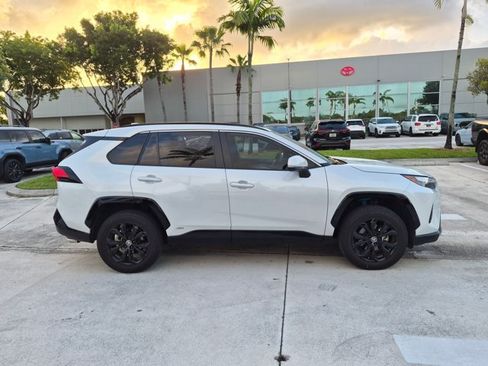Used 2025 Toyota RAV4 SE w/ Convenience Package AWD/4WD image 4