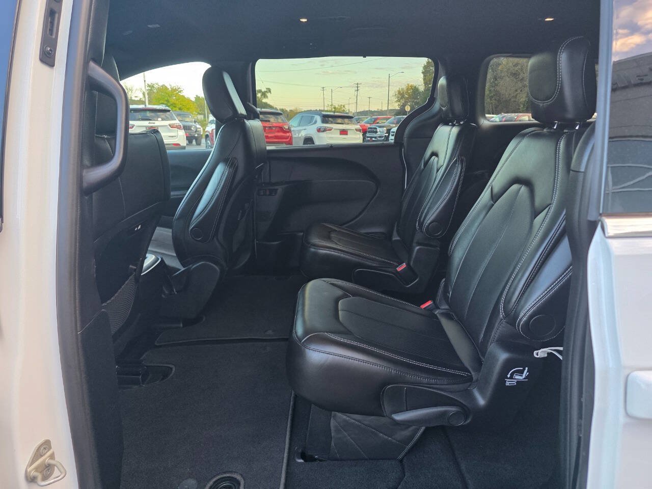 Used 2026 Chrysler Pacifica Select FWD image 20