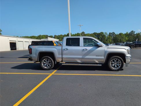 Used 2018 GMC Sierra 1500 SLT AWD/4WD image 3