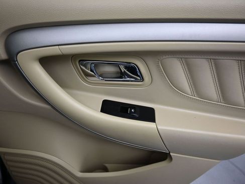 Used 2018 Ford Taurus SE image 32