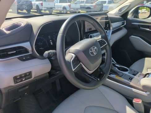 Used 2023 Toyota Highlander Platinum FWD image 15