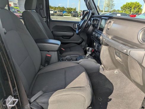 Used 2023 Jeep Gladiator Sport image 10