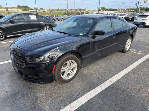 Used 2022 Dodge Charger SXT RWD image 2