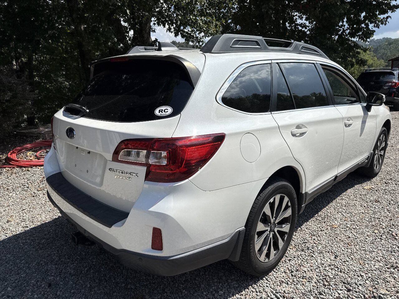 Used 2017 Subaru Outback 2.5i Limited AWD/4WD image 5