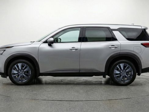 Used 2025 Nissan Pathfinder SV FWD image 5