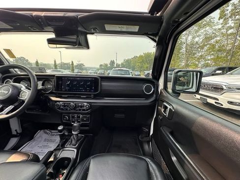 Used 2024 Jeep Wrangler High Altitude AWD/4WD image 28