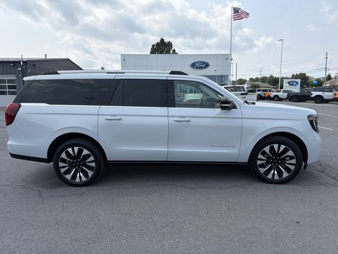 Used 2025 Ford Expedition Max Platinum w/ Driver's Package AWD/4WD image 2