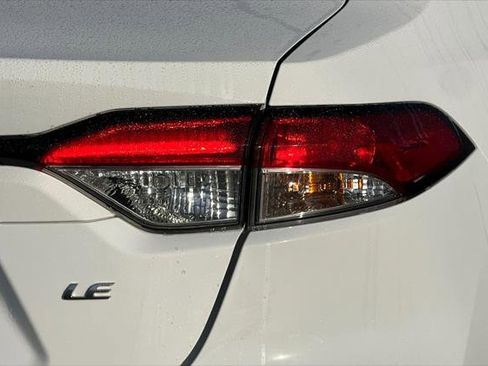 Certified 2024 Toyota Corolla LE image 28