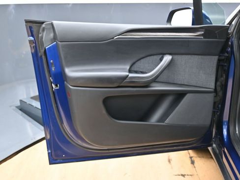 Used 2022 Tesla Model X image 43