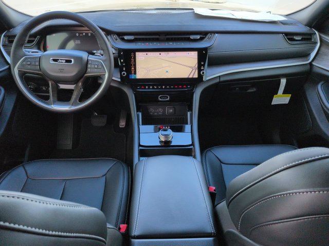 New 2027 Jeep Grand Cherokee Limited RWD image 15