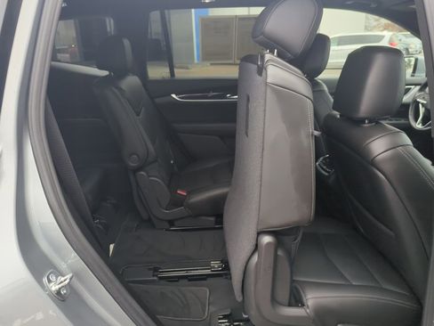Used 2025 Cadillac XT6 Premium Luxury image 31