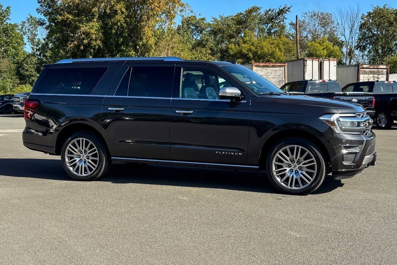 Used 2022 Ford Expedition Max Platinum AWD/4WD image 2