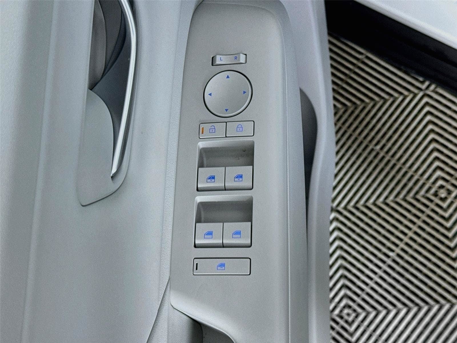 Certified 2026 Hyundai Kona SEL Premium AWD/4WD image 18