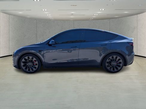 Used 2023 Tesla Model Y Performance image 6