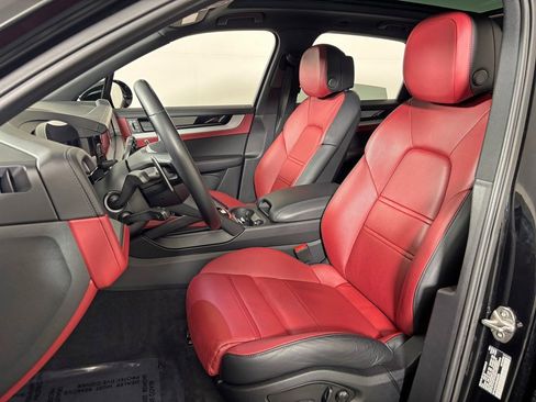 Used 2024 Porsche Cayenne image 5