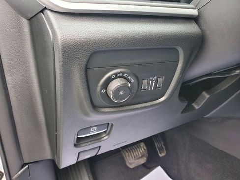 Used 2022 Jeep Grand Cherokee L Limited image 11