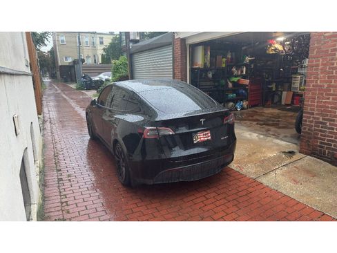 Used 2023 Tesla Model Y Performance AWD/4WD image 4