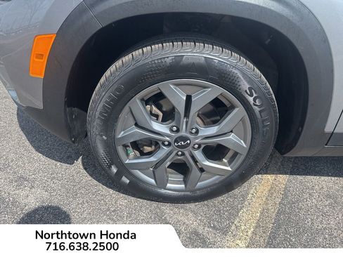 Used 2024 Kia Seltos LX AWD/4WD image 11