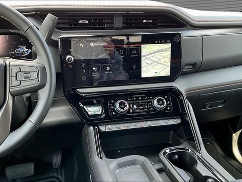 New 2025 GMC Sierra 2500 AT4 w/ Technology Package AWD/4WD image 6