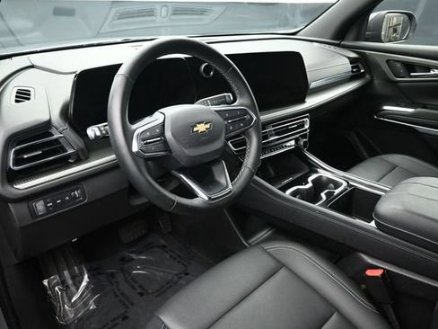 Used 2025 Chevrolet Traverse LT AWD/4WD image 12