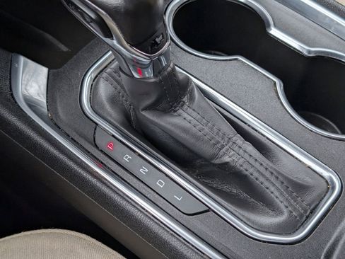 Used 2022 Chevrolet Traverse LT image 17