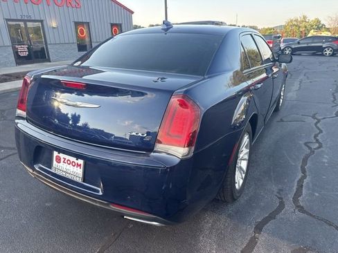 Used 2017 Chrysler 300 S RWD image 9