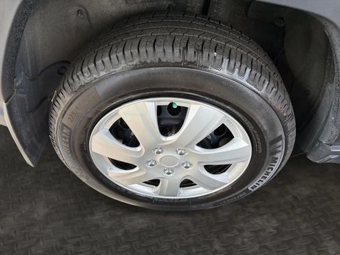 Used 2021 Toyota RAV4 LE AWD/4WD image 37