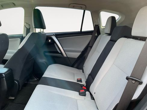 Used 2018 Toyota RAV4 XLE FWD image 13