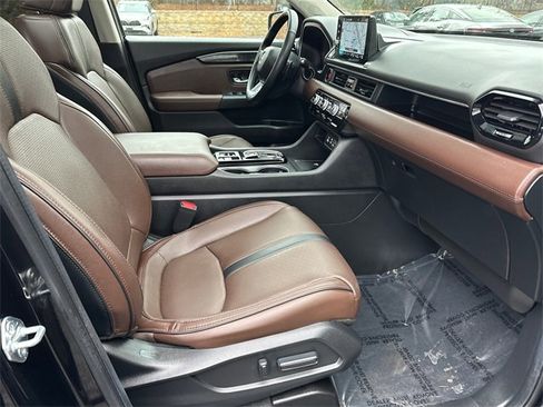 Used 2025 Honda Pilot Elite image 11