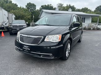 Used 2015 Chrysler Town & Country Touring w/ Driver Convenience Group image 1