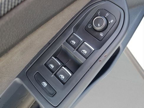 Used 2025 Volkswagen Golf S image 17