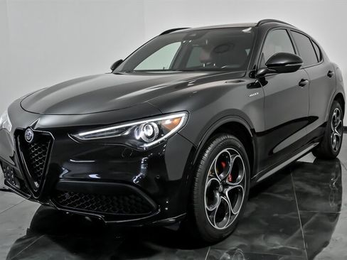 Used 2023 Alfa Romeo Stelvio Veloce image 5
