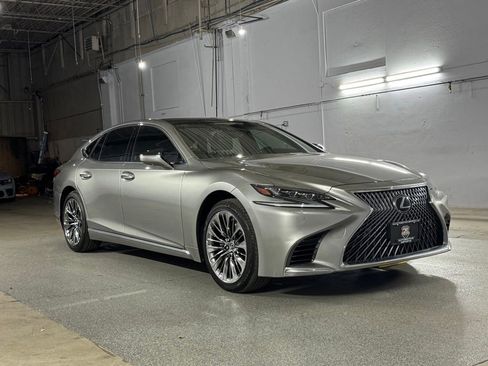 Used 2018 Lexus LS 500 AWD w/ Luxury Package image 3