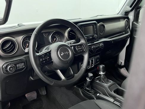 Used 2018 Jeep Wrangler Sport AWD/4WD image 4