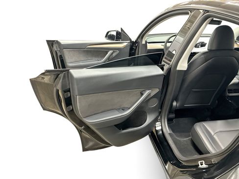 Certified 2023 Tesla Model Y Long Range AWD/4WD image 10