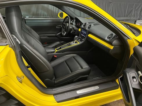 Used 2020 Porsche 718 Cayman S image 8