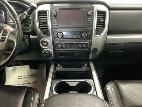 Used 2017 Nissan Titan PRO-4X w/ Pro-4x Convenience Package AWD/4WD image 11