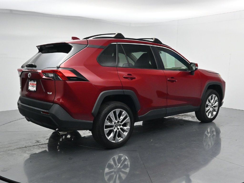Used 2023 Toyota RAV4 XLE Premium FWD image 8