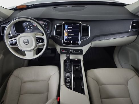 Used 2020 Volvo XC90 T5 Momentum w/ Protection Package Premier image 13
