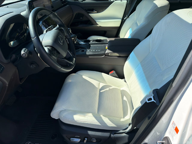Used 2024 Lexus LX 600 4WD w/ Luxury Package image 11